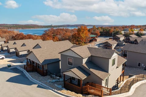 7 BR Resort Cabin w/ Hot Tub & Boat Slip TR Lake!