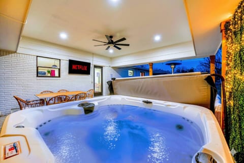 Fun Indy Home w/XL Hot Tub•Firepit•BunkBed•4BD