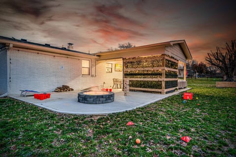 Fun Indy Home w/XL Hot Tub•Firepit•BunkBed•4BD
