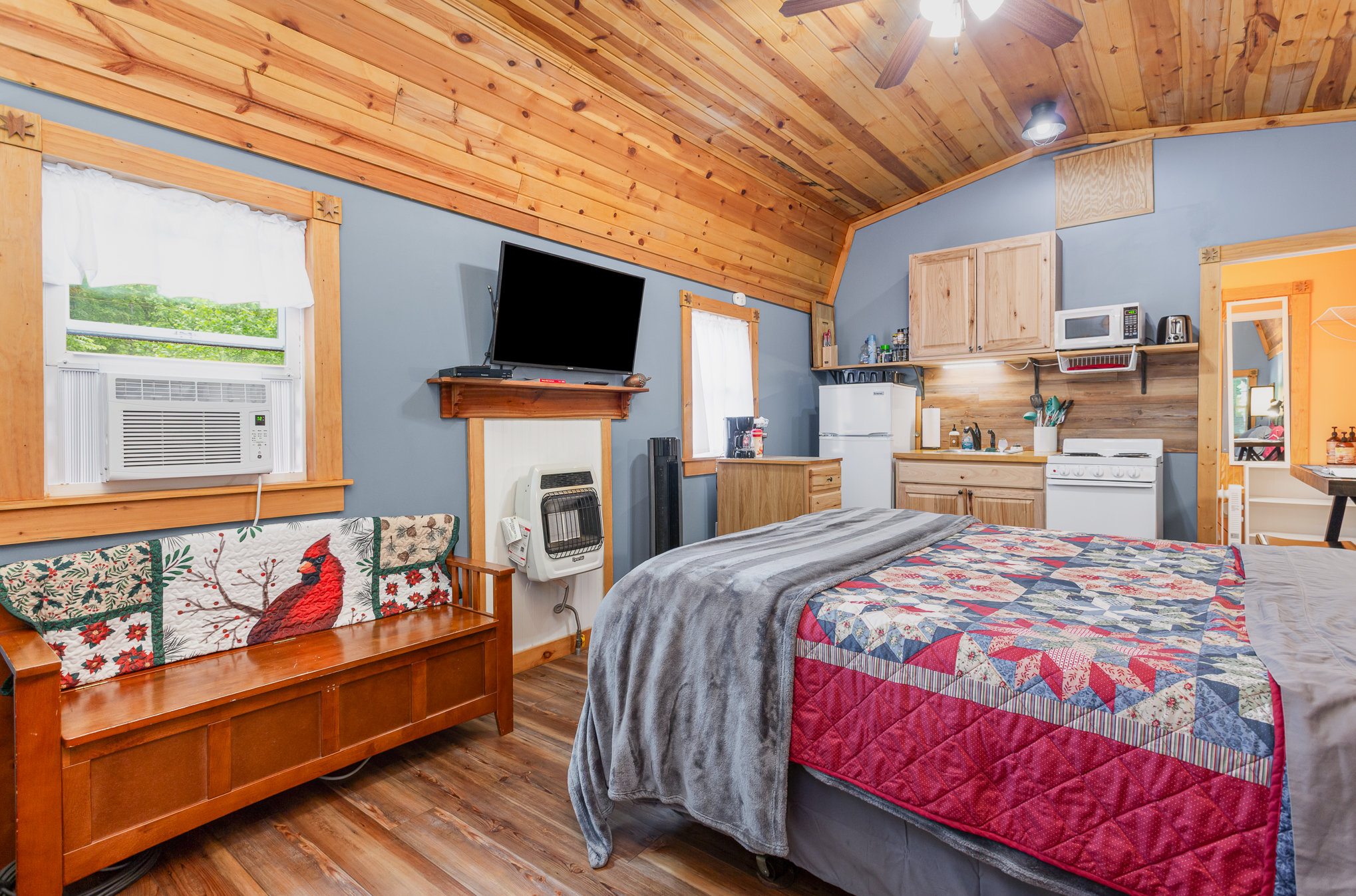 acorn-cottage-at-hocking-vacations/