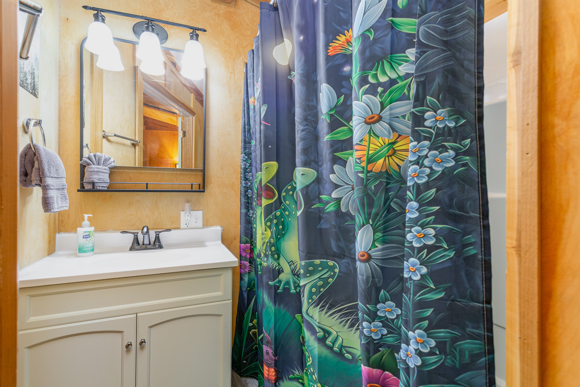 frog-hollow-at-hocking-vacations/