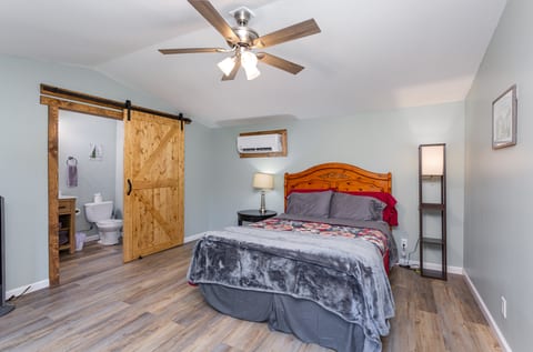 Grey Pines at Hocking Vacations