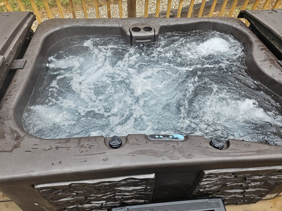 Grey Pines - Hot Tub