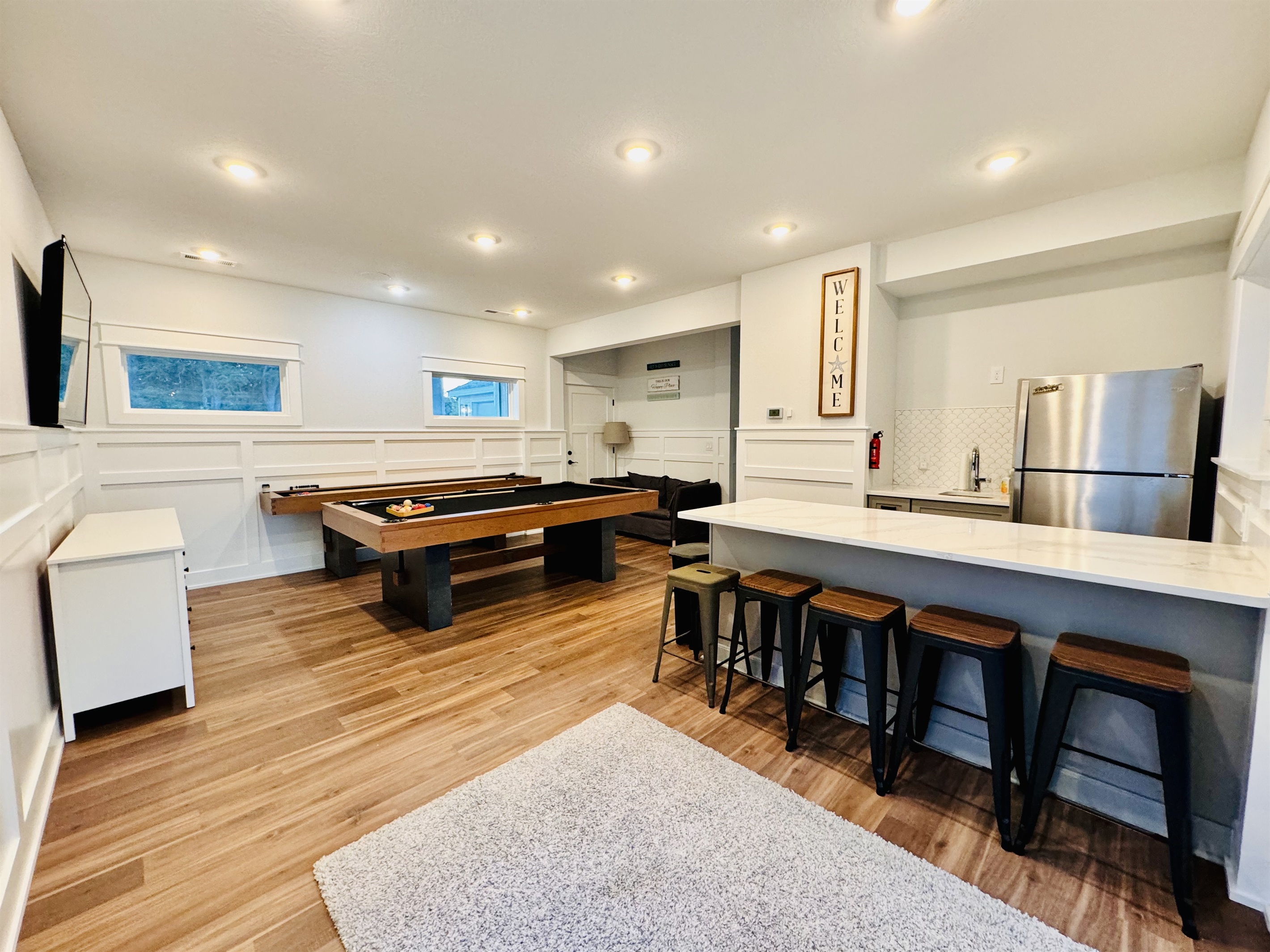 Pool & shuffle board