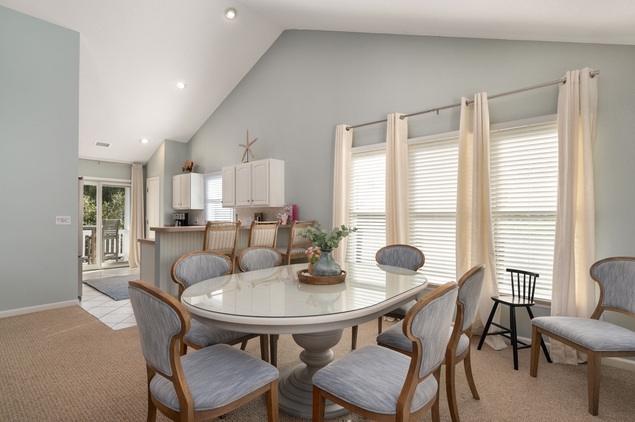 Dinning Room with Breakfast Bar