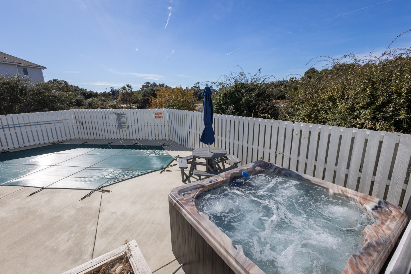 Relax in the Hotub in the winter, Soak up the pool in the Summer