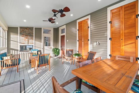 Historic Galveston Family Beach Home With 3 King Beds