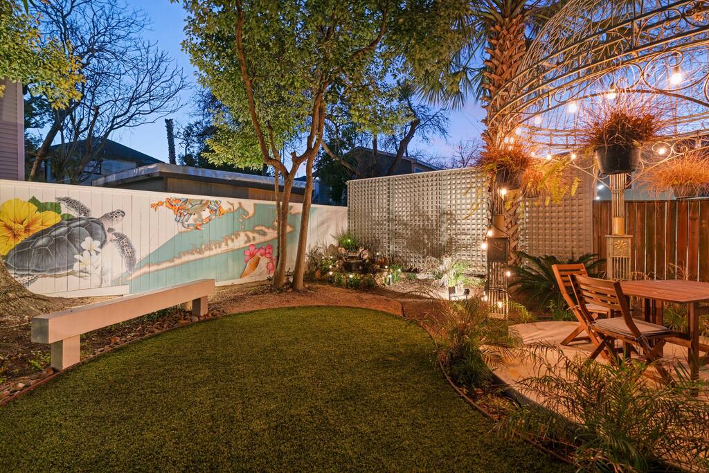 The beautiful Galveston fence mural painted by a local artist!