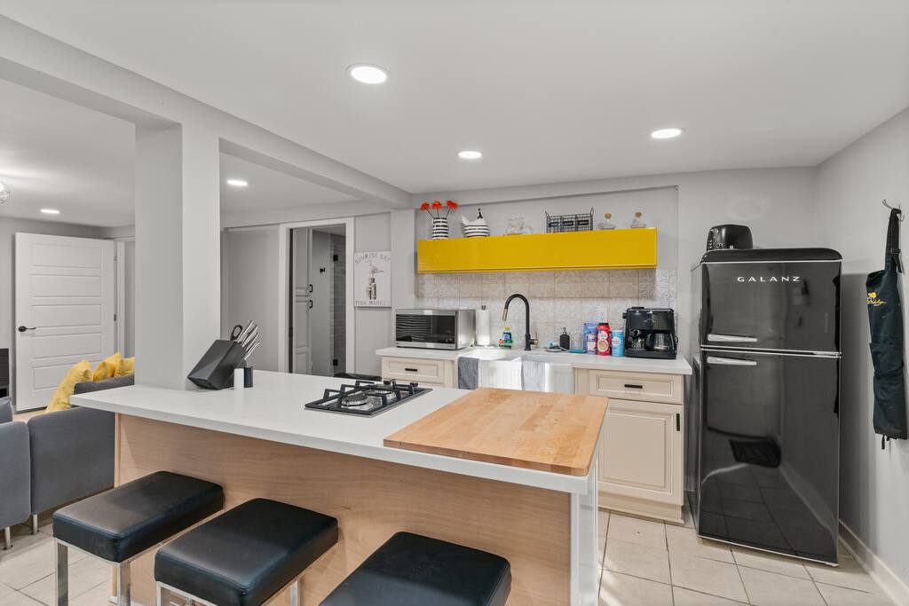 The kitchen has a large cutting board, two gas burners, and all essential cookware and dishware. We also include a coffee maker, both a drip coffee maker and an espresso maker. 