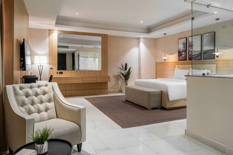 Cozy King Bed Stay Lekki | Pool, WiFi & 24/7 Power