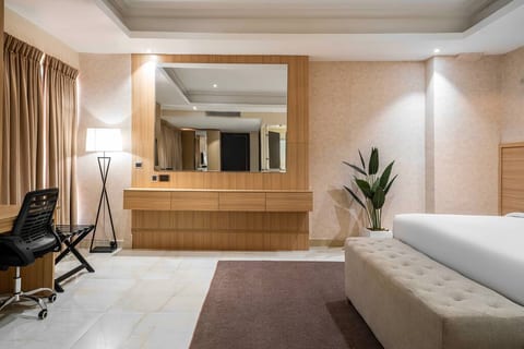Cozy King Bed Stay Lekki | Pool, WiFi & 24/7 Power