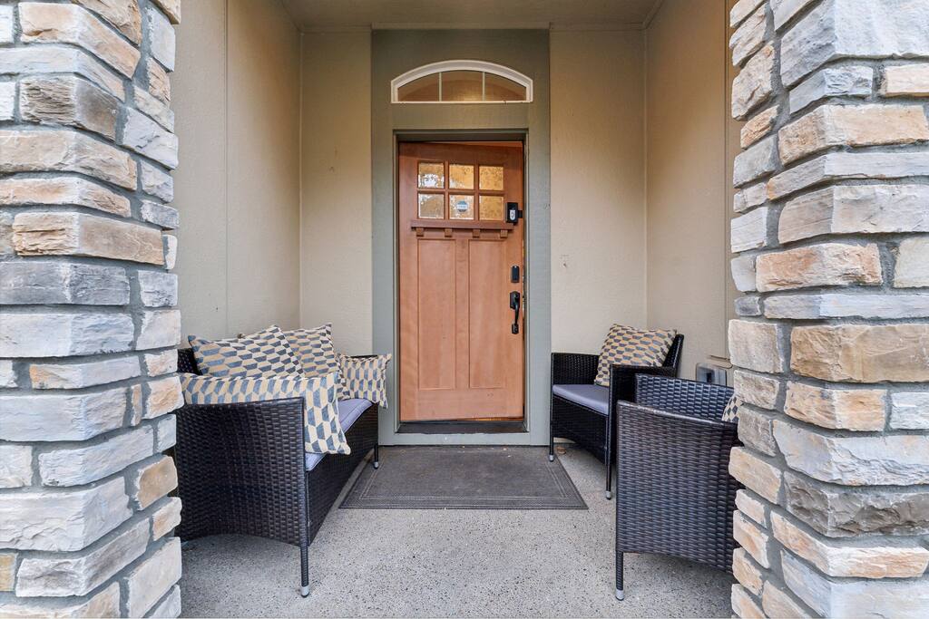 Spacious Home in Wine country, Golfing Club nearby