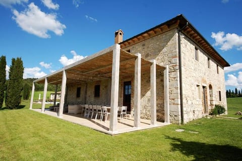 Luxury villa, chef, massage, yoga, home shopping