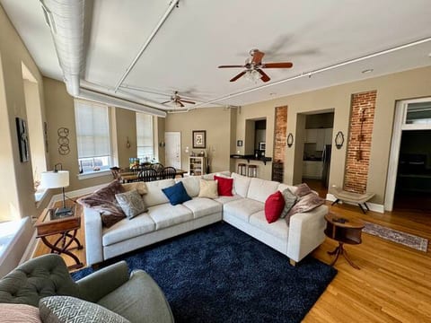 Beautiful 2-Bedroom Loft in Historic Cambridge
