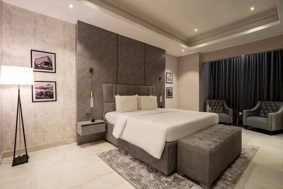 Lekki King Room | Wi-Fi, Smart TV and Free Parking - Lagos