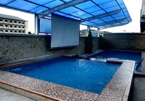 Modern King Room in Lekki | Fast Wi-Fi + Smart TV