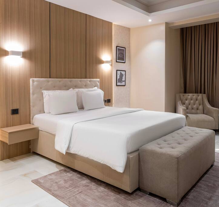 Modern King Room in Lekki | Fast Wi-Fi + Smart TV