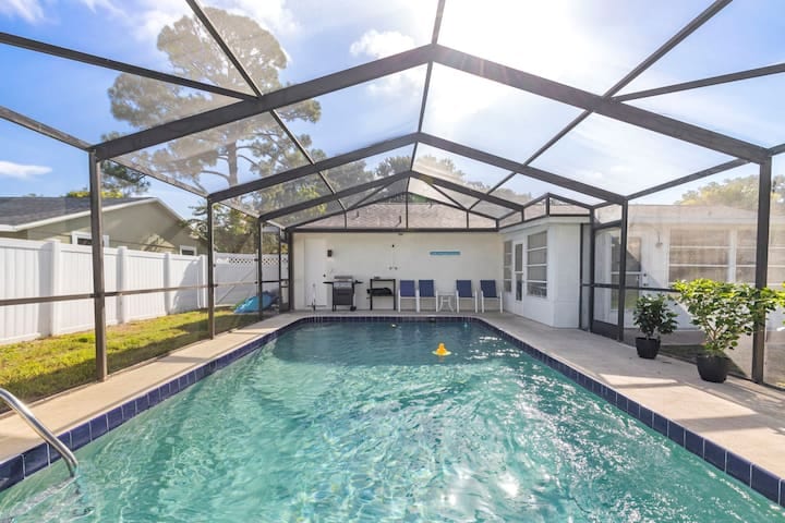 Poolside Haven - Edgewater