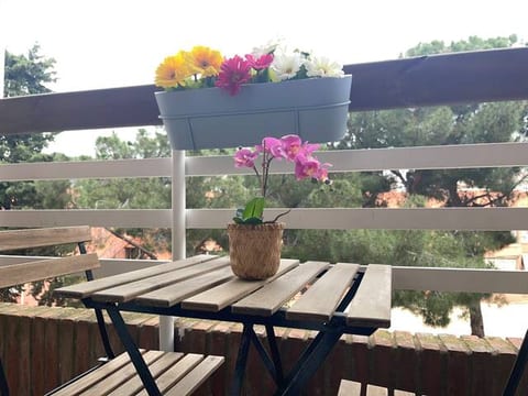 Beautiful and Bright apartment near the beach