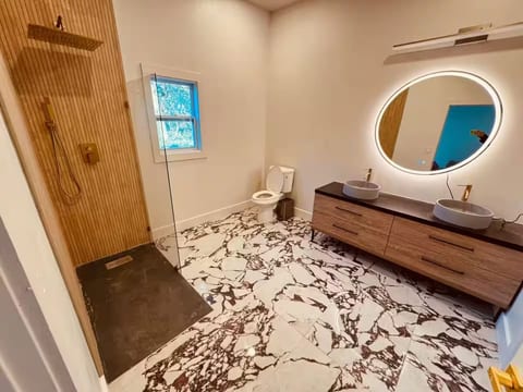 Haven 2 Houses 12 Bedroom 6 bath Hot Tub sleeps 34