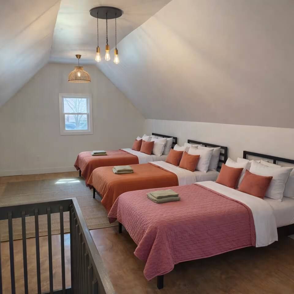 Haven 2 Houses 12 Bedroom 6 bath Hot Tub sleeps 34