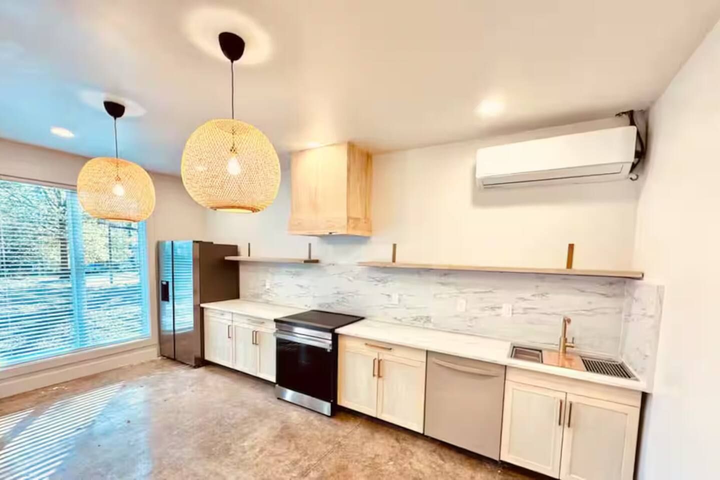 Haven 2 Houses 12 Bedroom 6 bath Hot Tub sleeps 34