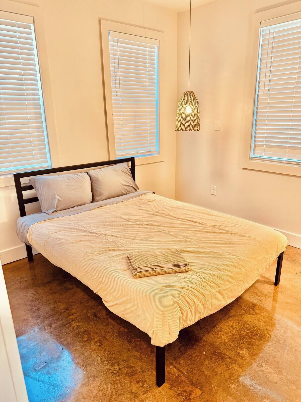 Haven 2 Houses 12 Bedroom 6 bath Hot Tub sleeps 34