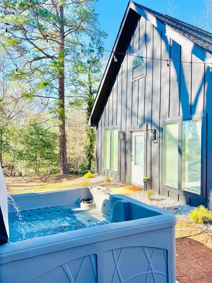 Haven 2 Houses 12 Bedroom 6 bath Hot Tub sleeps 34