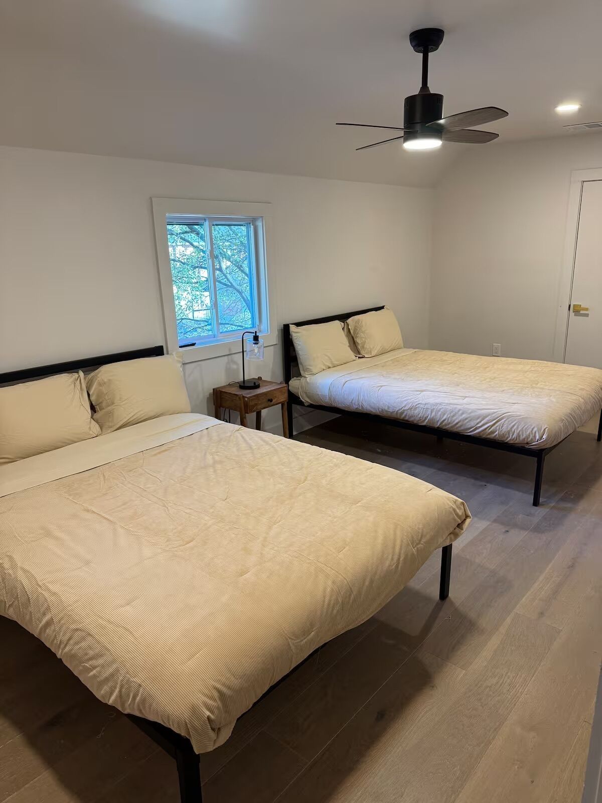 Haven 2 Houses 12 Bedroom 6 bath Hot Tub sleeps 34