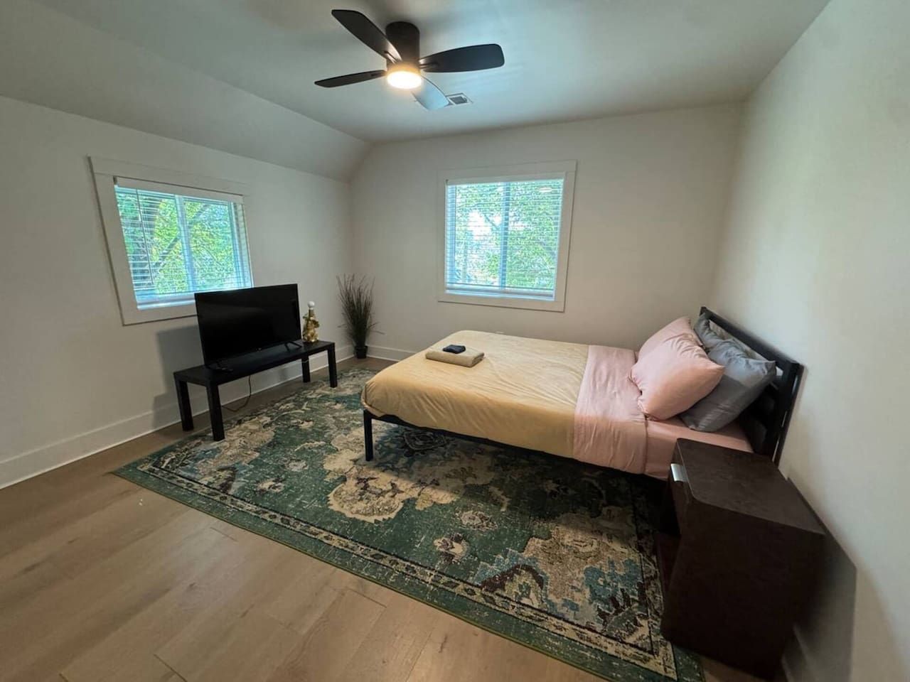 Haven 2 Houses 12 Bedroom 6 bath Hot Tub sleeps 34