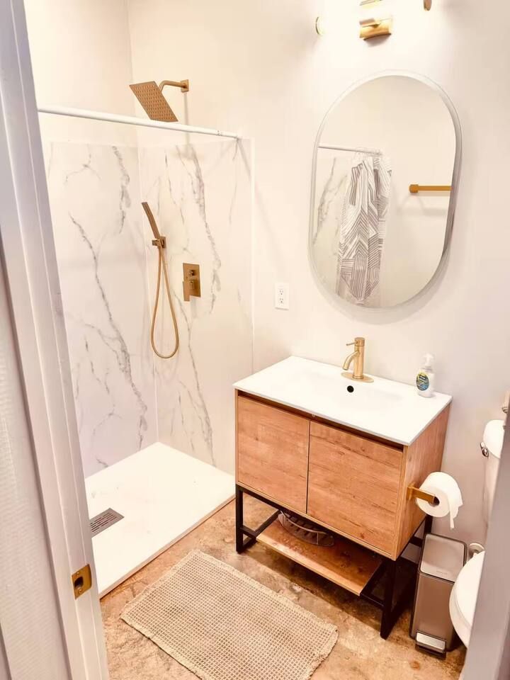 Haven 2 Houses 12 Bedroom 6 bath Hot Tub sleeps 34