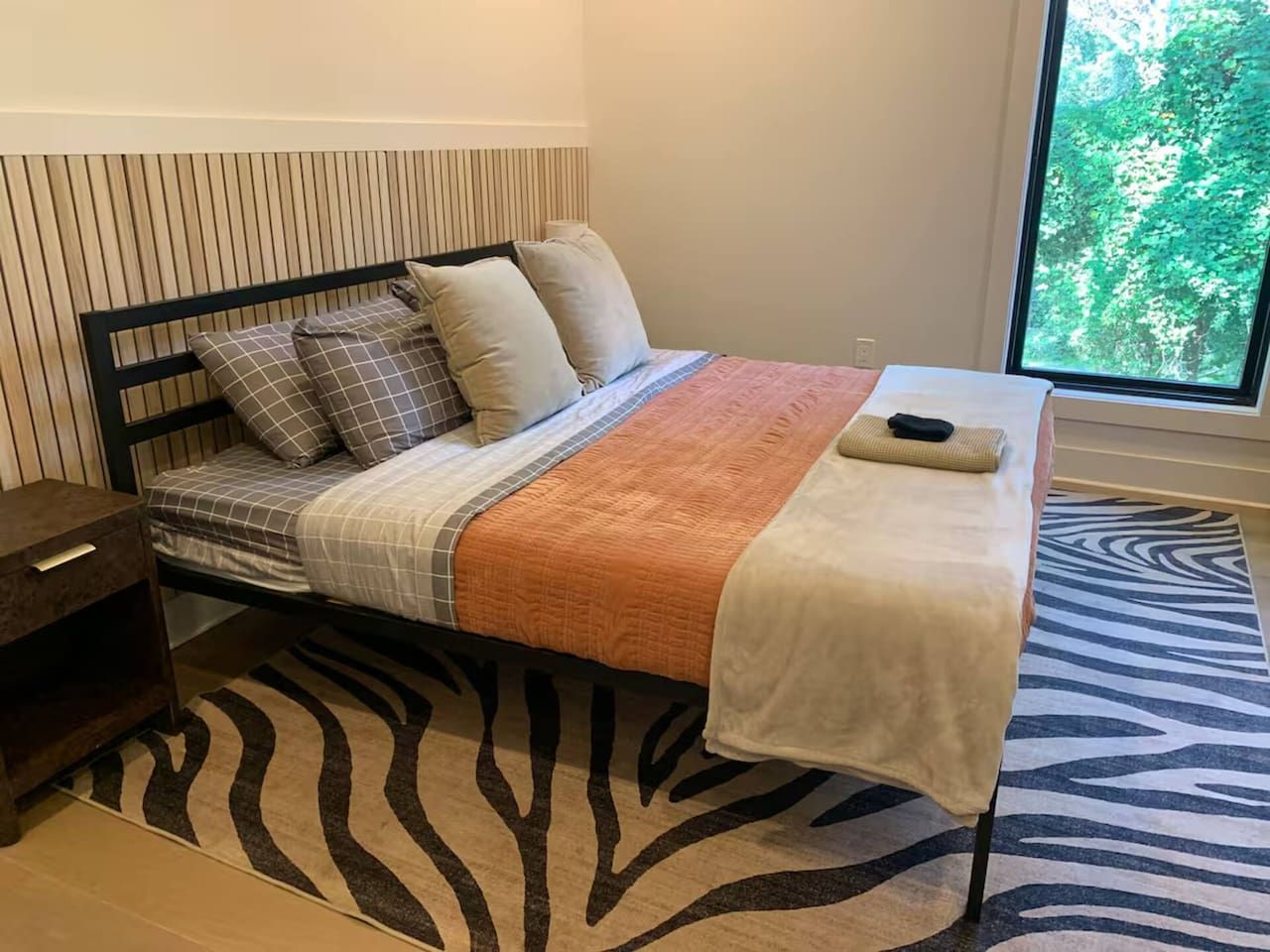 Haven 2 Houses 12 Bedroom 6 bath Hot Tub sleeps 34