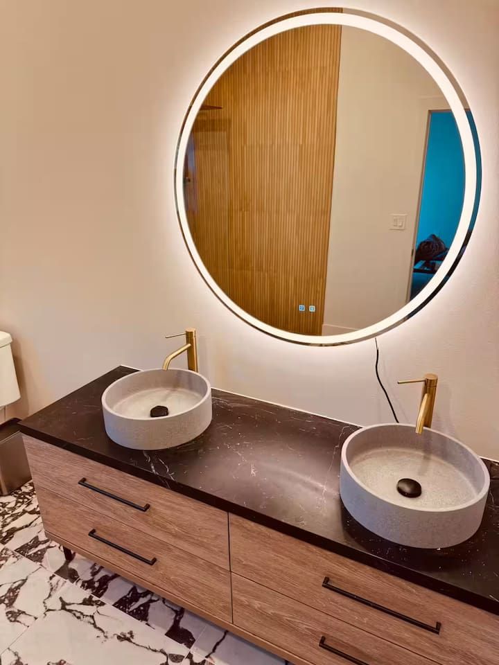 Haven 2 Houses 12 Bedroom 6 bath Hot Tub sleeps 34