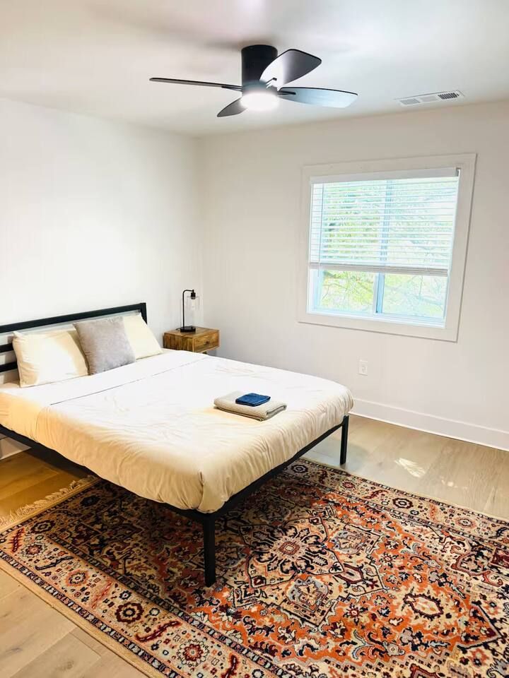 Haven 2 Houses 12 Bedroom 6 bath Hot Tub sleeps 34