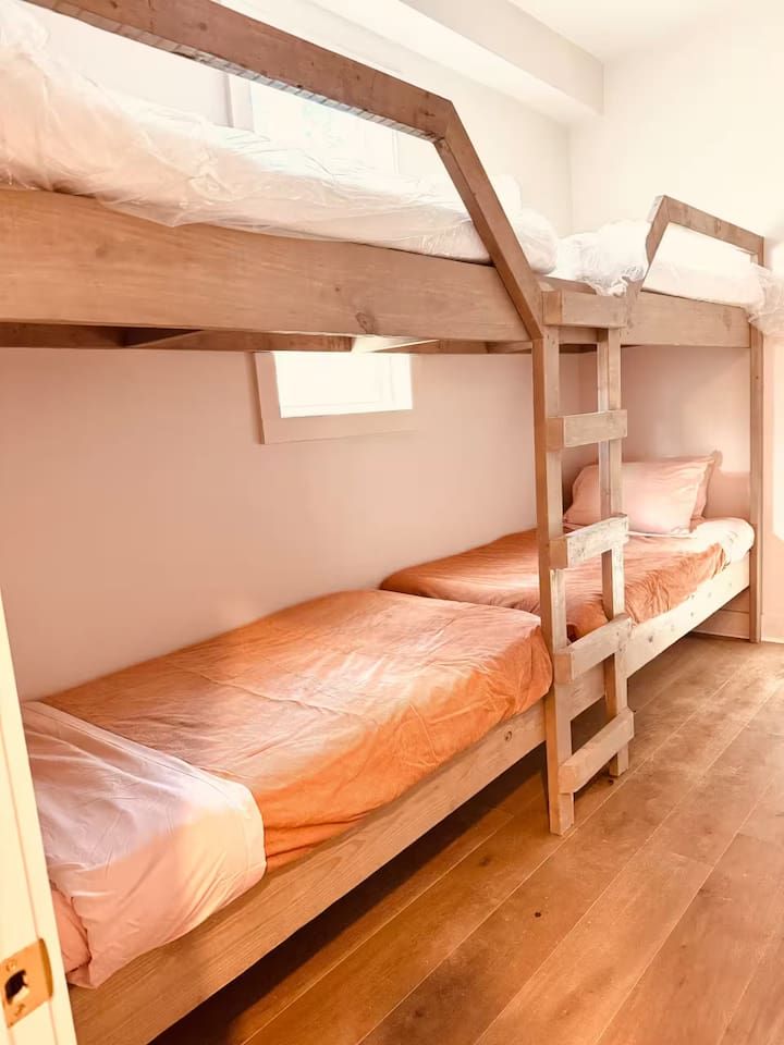 Haven 2 Houses 12 Bedroom 6 bath Hot Tub sleeps 34