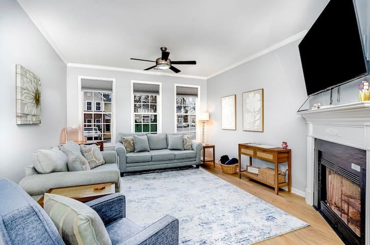 Ample seating; Dedicated workspace. Large smart TV. 