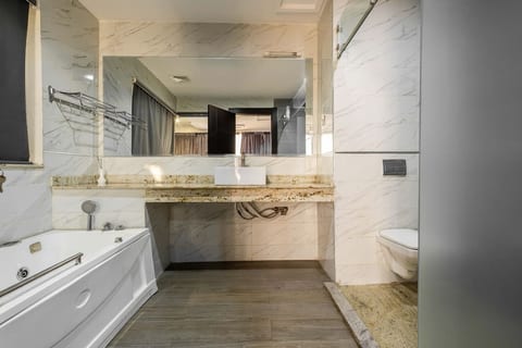 Lekki King Suite | Pool, WiFi and 24/7 Electricity