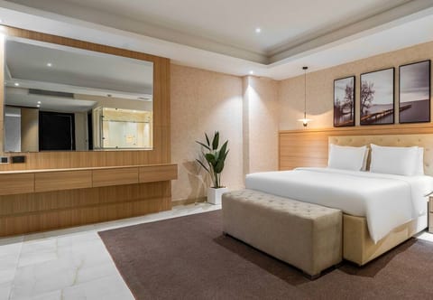 Specious King Bedroom | Lekki | 24/7 Power & Wi-Fi