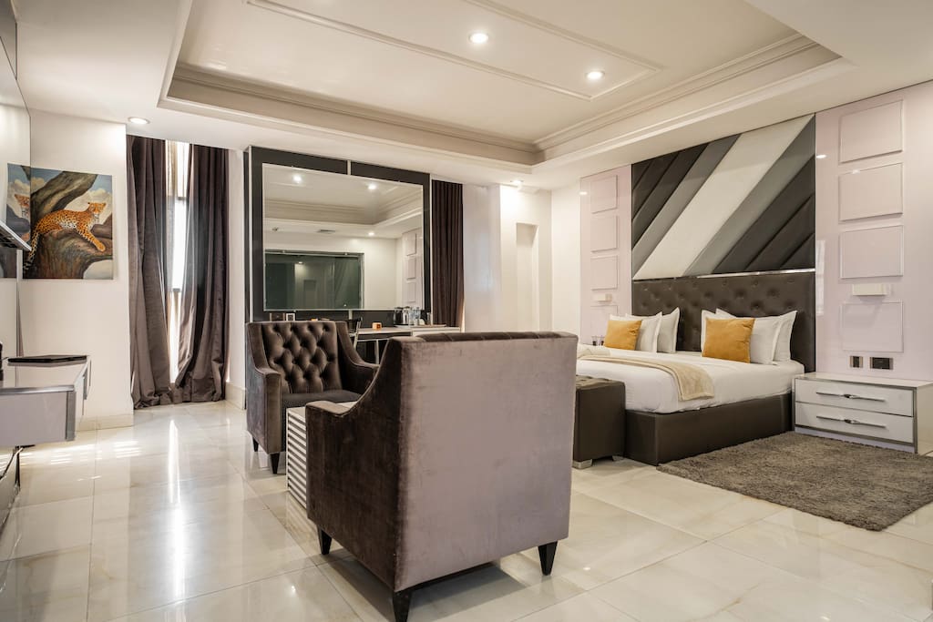 Stylish Deluxe Room in Lekki with Pool & Fast WiFi