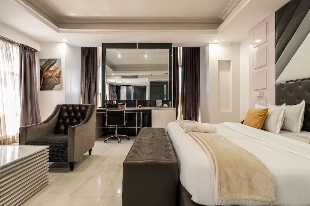 Stylish Deluxe Room in Lekki with Pool & Fast WiFi