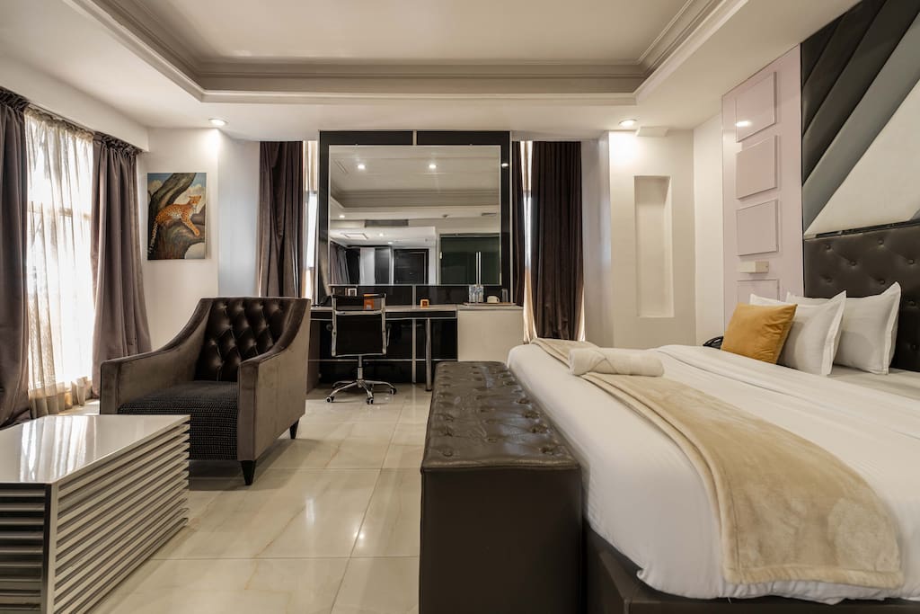 Stylish Deluxe Room in Lekki with Pool & Fast WiFi