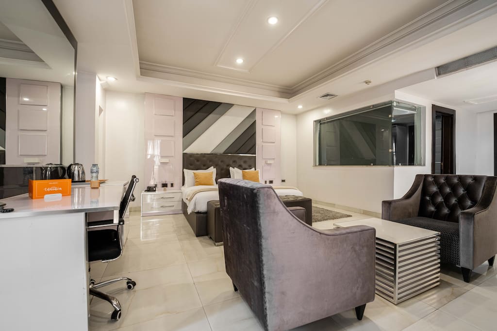 Stylish Deluxe Room in Lekki with Pool & Fast WiFi