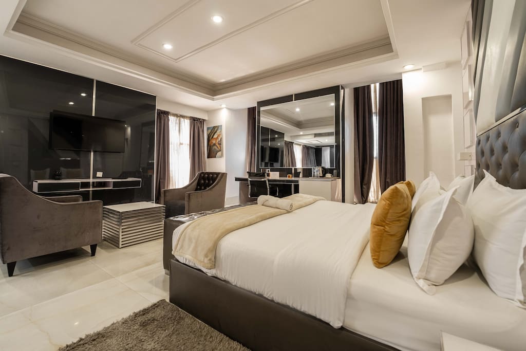 Stylish Deluxe Room in Lekki with Pool & Fast WiFi