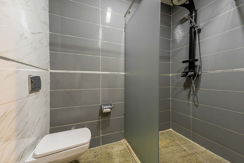 Stylish Deluxe Room in Lekki with Pool & Fast WiFi