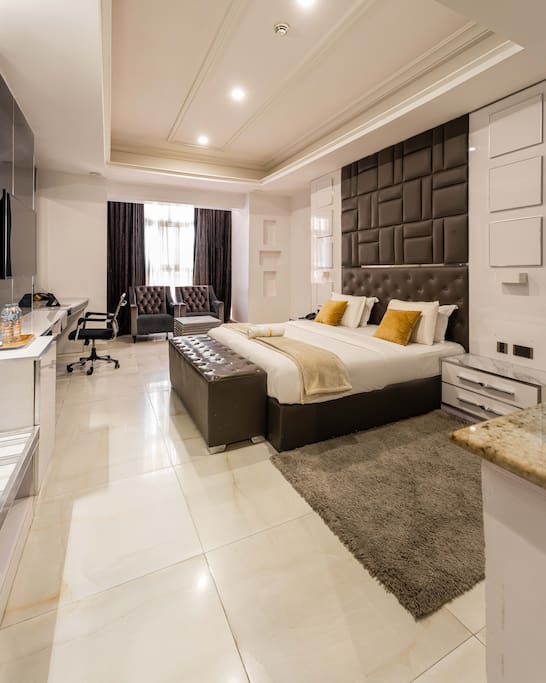 Elegant Apartment Room in Lekki, with Pool & Wi-Fi