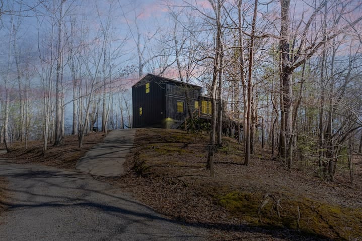 Modern Mountain Hideaway: secluded, close 2 town - Pigeon Forge