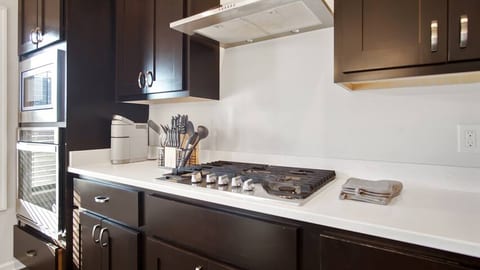 Spacious Modern Retreat Near Downtown