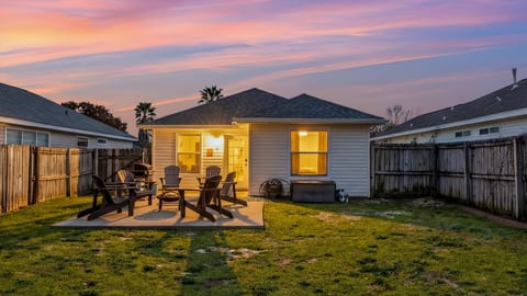 Cozy fenced yard with fire pit, Adirondack lounge & sunset glow
