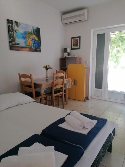Apartments Family - Unit 376352-13