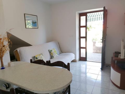 Apartments Family - Unit 376353-13